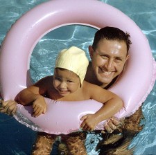Bill &amp; Leslie in tube in pool